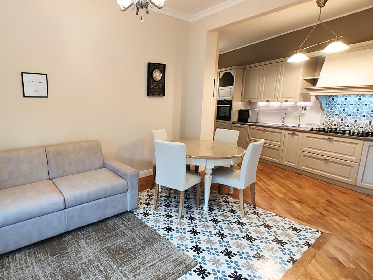 Luxury Apartment By Palazzo Senesi Rome Bagian luar foto