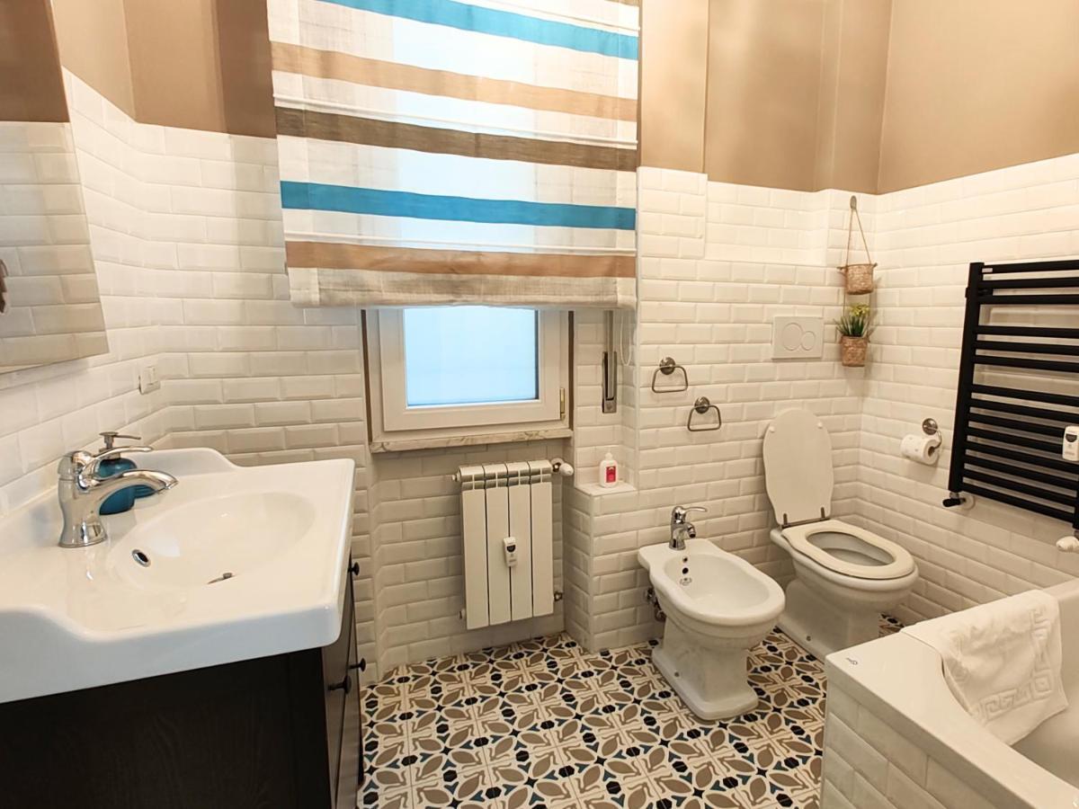 Luxury Apartment By Palazzo Senesi Rome Bagian luar foto